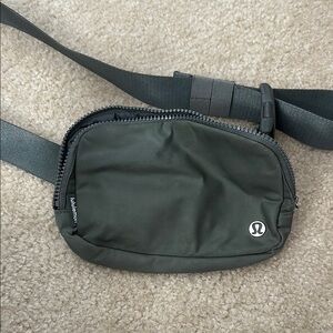 lululemon athletica Men's Olive Belt Bag